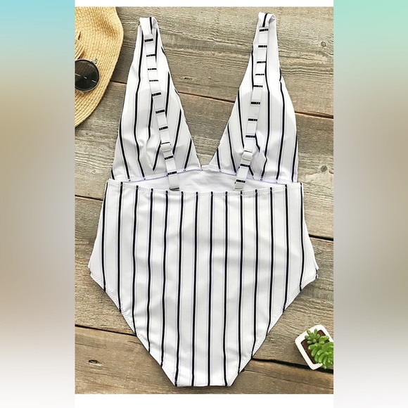 Women’s Deep V Striped One Piece Swimsuit - Picture 3 of 3